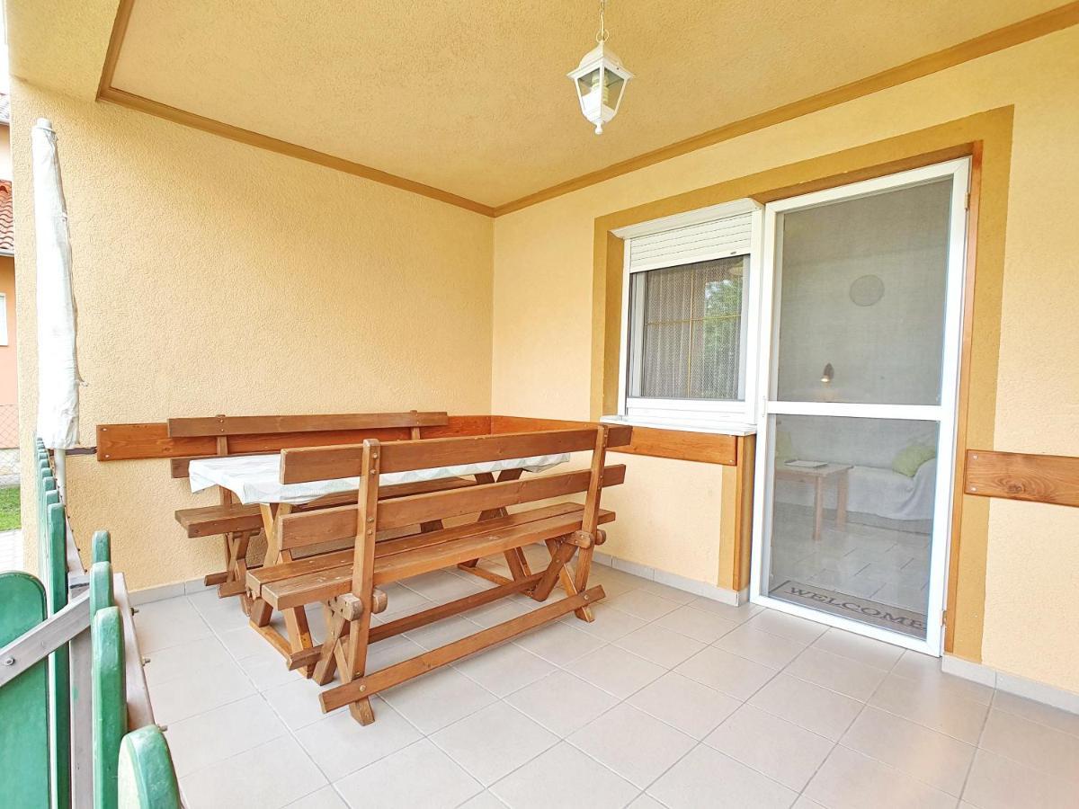 Krisztian Apartmanhaz Вонярцвашхедь Экстерьер фото