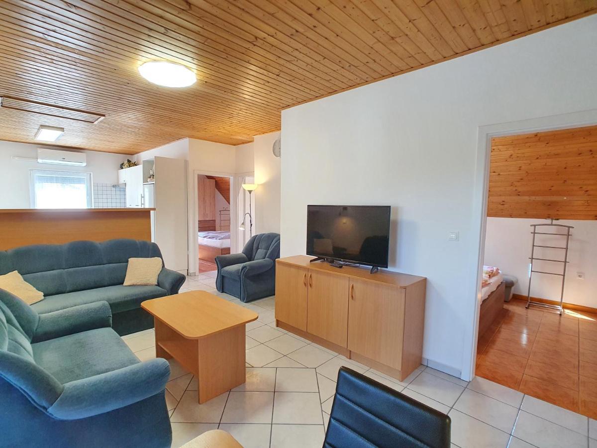 Krisztian Apartmanhaz Вонярцвашхедь Экстерьер фото