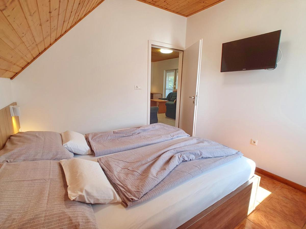 Krisztian Apartmanhaz Вонярцвашхедь Экстерьер фото